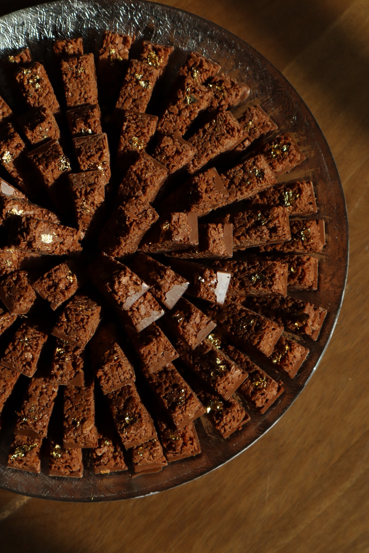 Crunchy Milk Chocolate Bites - Glass Plate 28cm