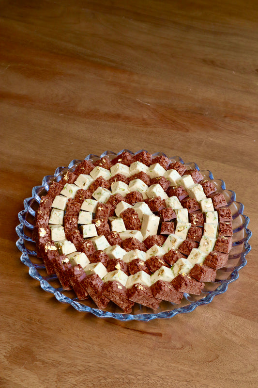 Rahash Pistachio & Crunchy Milk Chocolate Bites - Crystal-like Plate