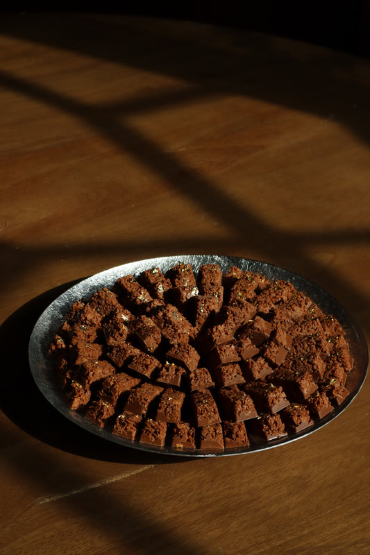 Crunchy Milk Chocolate Bites - Glass Plate 28cm
